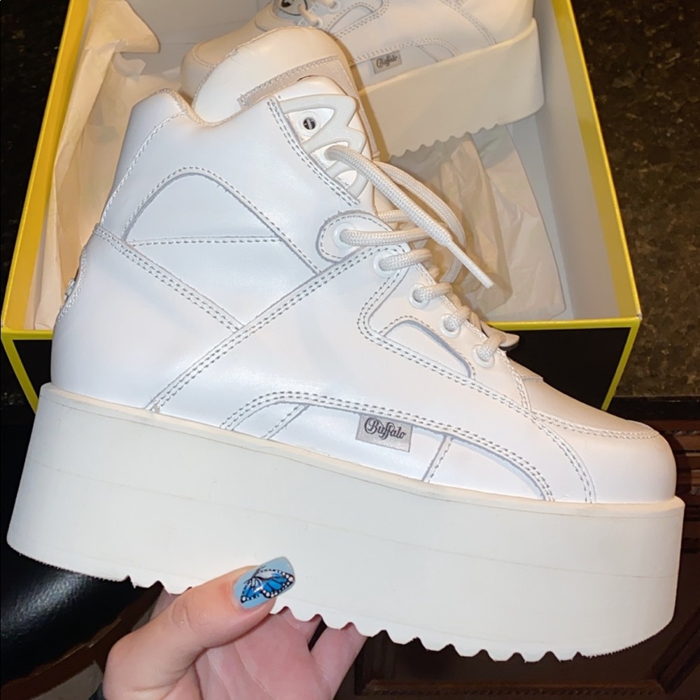 BUFFALO EXCHANGE PLATFORM SHOES